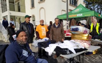 BEAUTIFUL DAY AT THE WINTER ITEMS GIVEAWAYS IN MASJID DARUL QURAN FROM ICNA RELIEF FUND – BELLO DIA EN NUESTRO EVENTO ROPA GRATIS PARA EL INVIERNO EN LA MESQUITA MASJID DARUL QURAN APOYADO POR ICNA RELIEF FUND